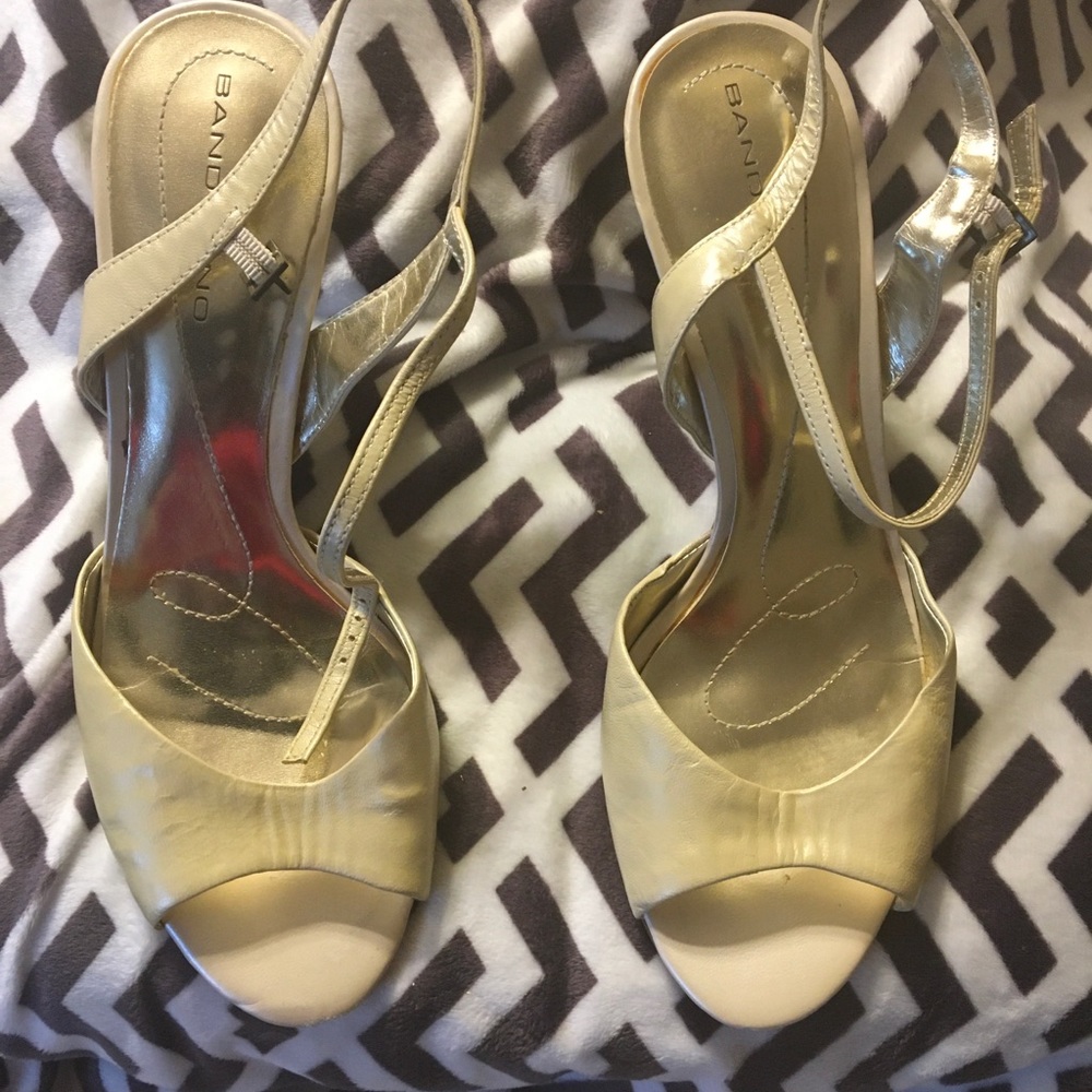 Bandolino Cream open toe 3 in heels sz 9